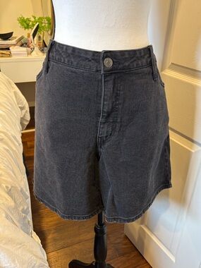 AVA & VIV Washed Black Bermuda Denim Shorts NWT Size 22 Trendy Plus Size
